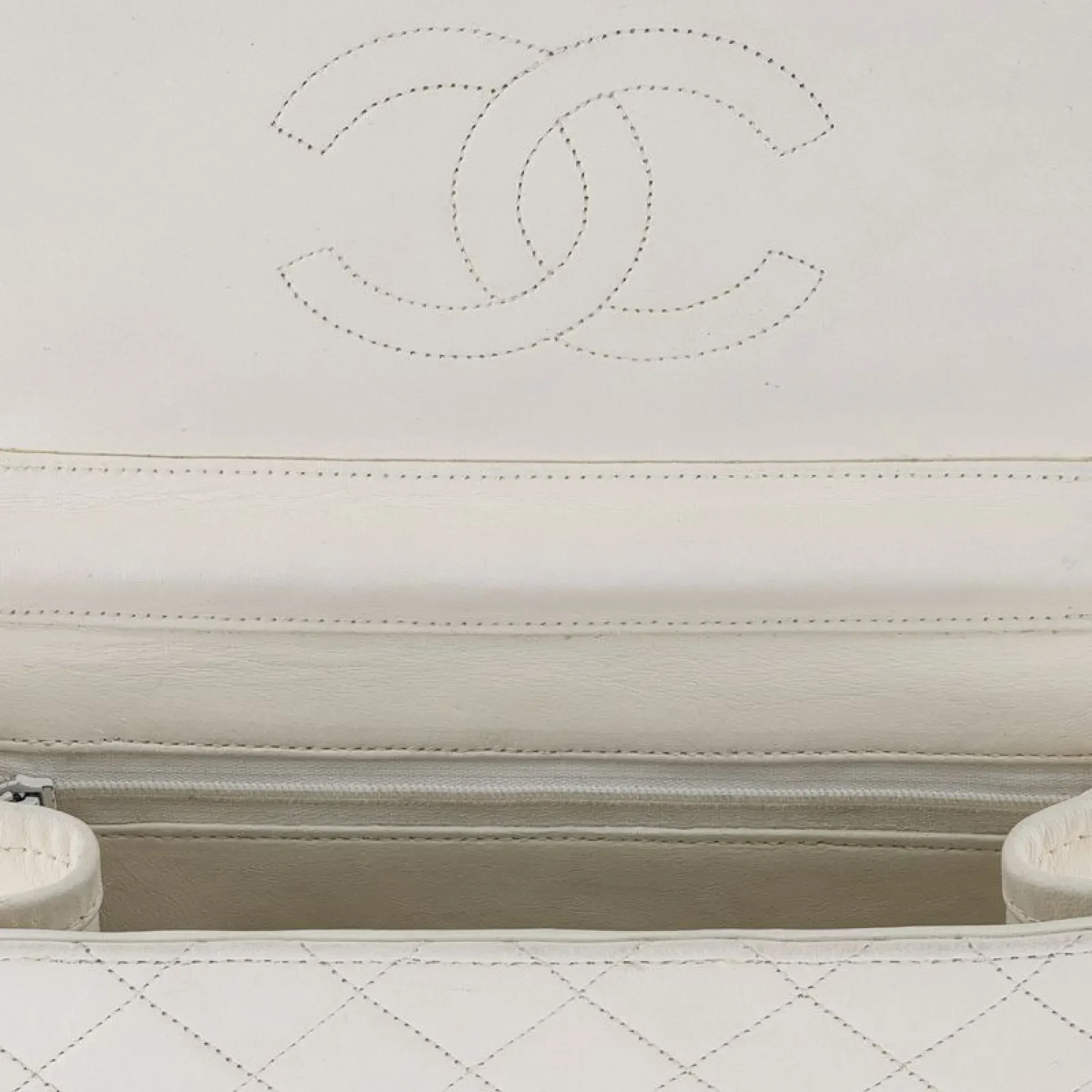 Chanel · Single Flap · White Lambskin · Gold Hardware · 1980s - View 5